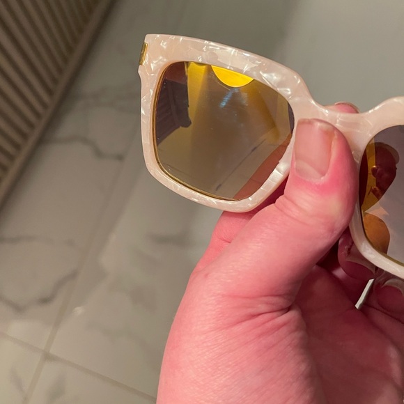 Jessica Simpson Sunglasses - Picture 4 of 9